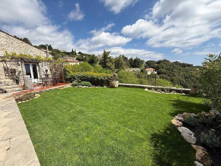 Location de vacances pour 4 personnes, avec piscine ainsi que vue et jardin à Mons (Var) - 2