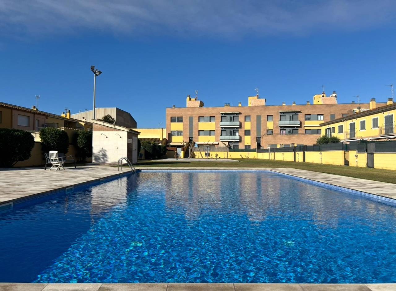 Casa adosada con piscina. Paradis St Pere in San Pedro Pescador, Alt Empordà