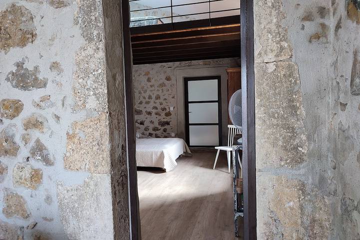 Maison en pierre avec Jacuzzi et climatisation in Vallon-Pont-d'Arc, Ardèche