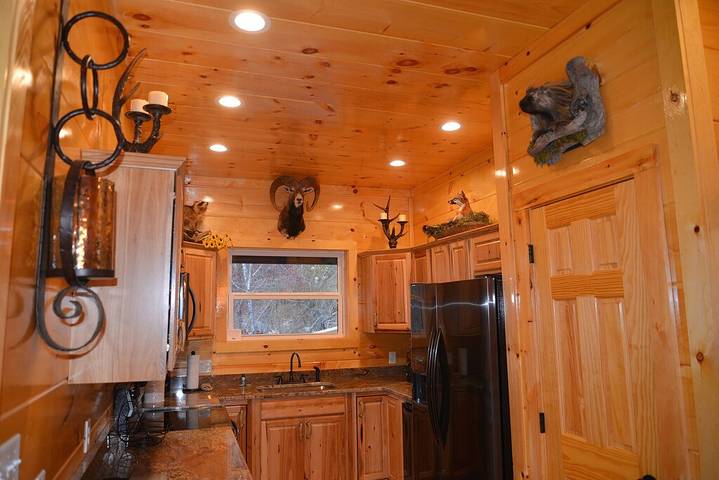 Vacation rental for 12 people, with hot tub and balcony in Gatlinburg