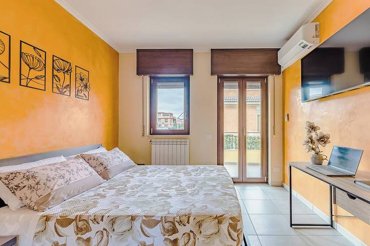 Ganze Wohnung, Complete and fully equipped, lively and colorful apartment in the center of the city. in Fiumicino, Rom Provinz