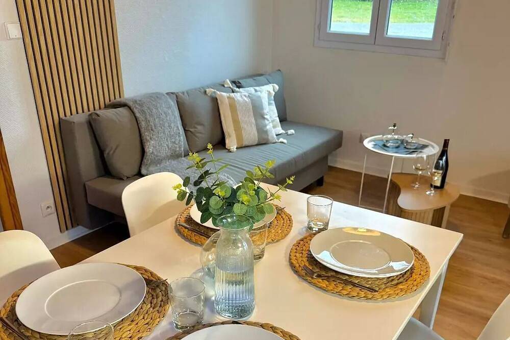 Chalet Premium 3 Pièces 4/6 Personnes Climatisé + Tv in Longeau-Percey, Haute-Marne