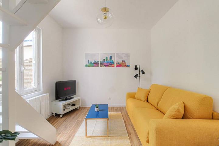 Gîte pour 6 personnes, avec terrasse, animaux acceptés à Rillieux-la-Pape - 2