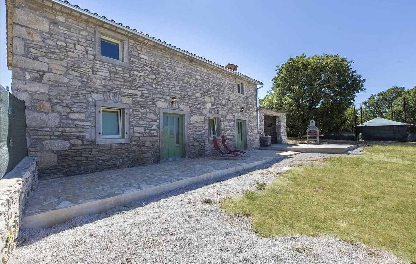 Geräumige 110 m² große Wohnung mit Pool, Terrasse und Parkplatz in Labin, Ostküste Istrien