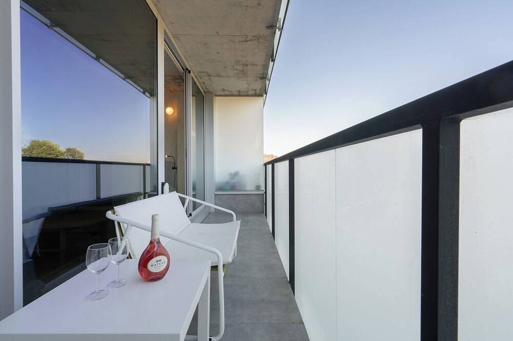 Apartamento inteiro, Host Wise - Luxurious Soft Flat | Balcony and Pool in Oliveira do Douro, Distrito do Porto