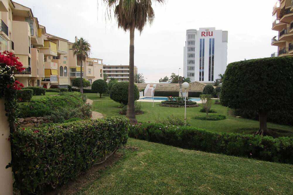 Entire apartment, Apartment In Playa De La Carihuela in La Carihuela, Torremolinos