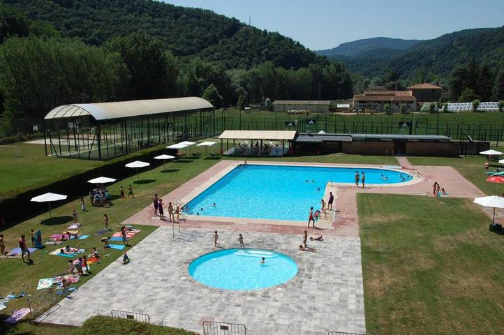 Hôtel, avec Terrasse ainsi que Jardin et Piscine à Ripoll - 2