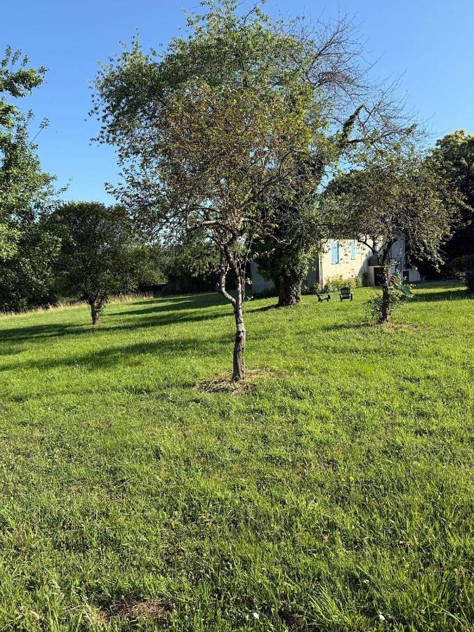 Location de vacances pour 6 personnes, avec vue et jardin, animaux acceptés à Lanouaille - 2