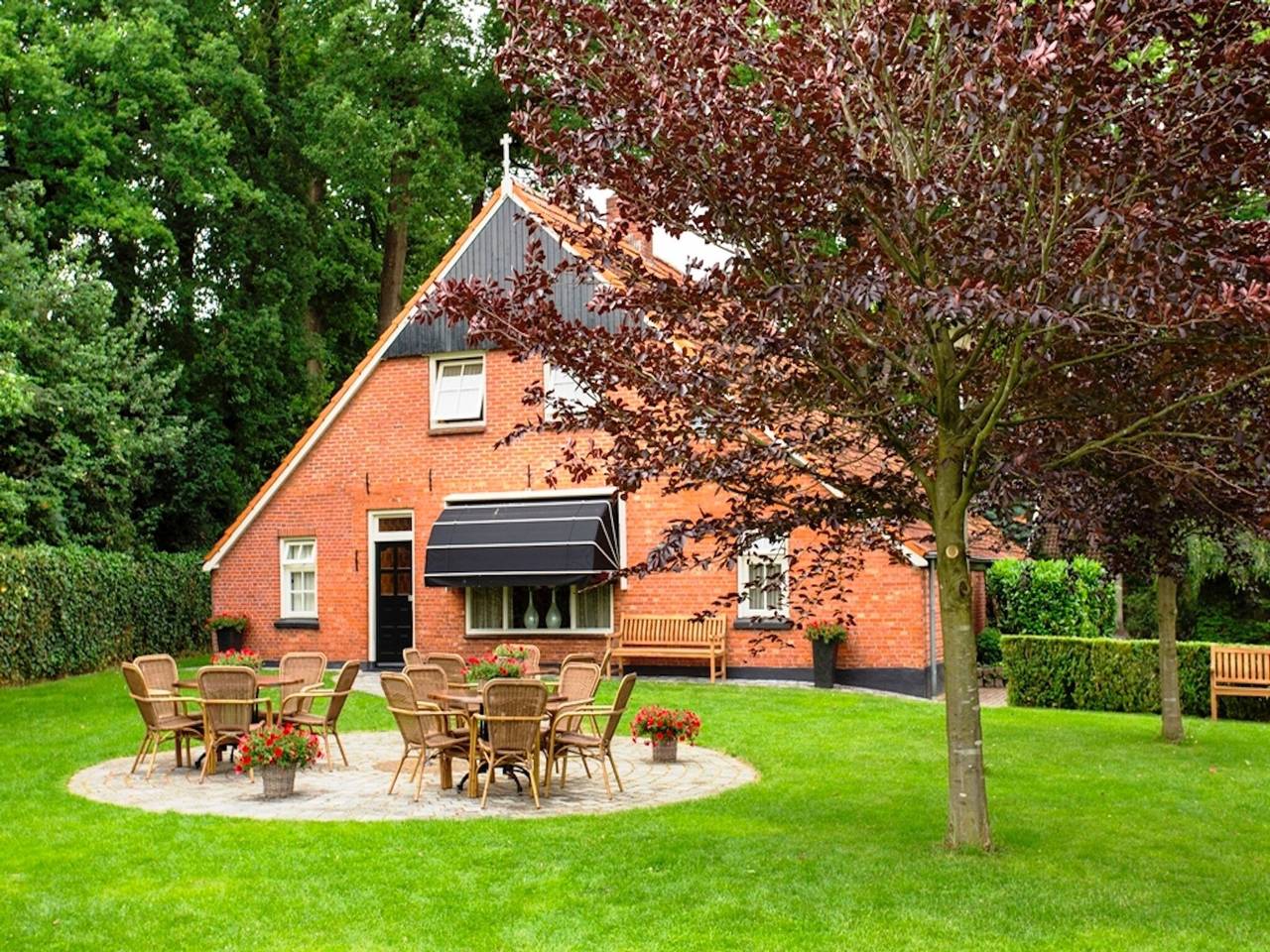 Beautiful holiday home with hot tub in Losser, Twente
