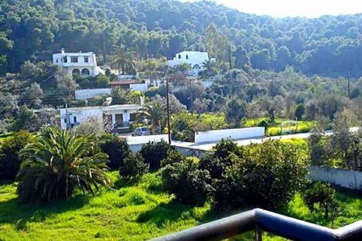 Vacation rental for 8 people, with balcony and yard in Corinth