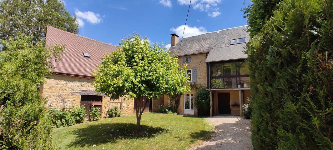 Gîte pour 6 personnes, avec balcon et jardin à Lamothe-Fénelon