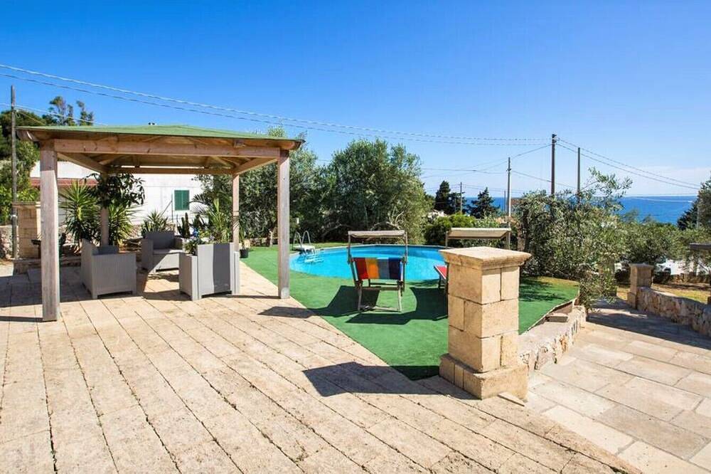 3-apt house with private pool, 250m from beach in Torre Vado, Golfo de Tarento