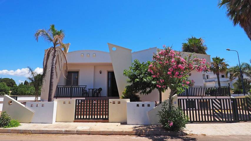 Villa per 6 persone, con giardino e balcone a Torre Suda