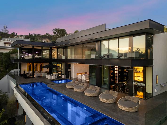 Vacation home for 10 people, with balcony and sauna in Los Angeles