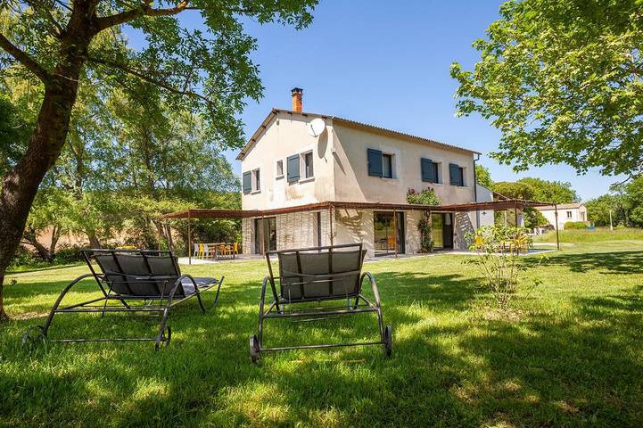 Location de vacances pour 10 personnes, avec terrasse et jardin à La Touche