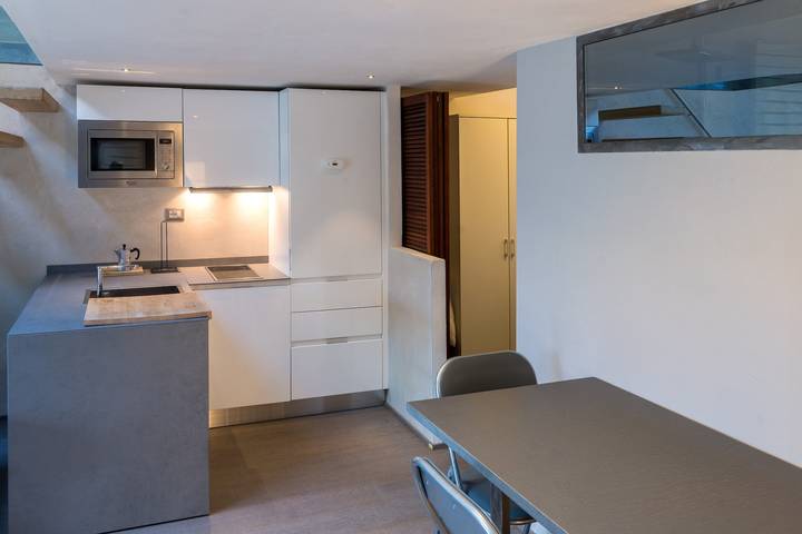 Apartamento inteiro, Apartamento 'Loft Hermitage Lake View Private' com Vista Montanha, Piscina e Wi-Fi in Spiaggia Punta Molino, Porto Valtravaglia