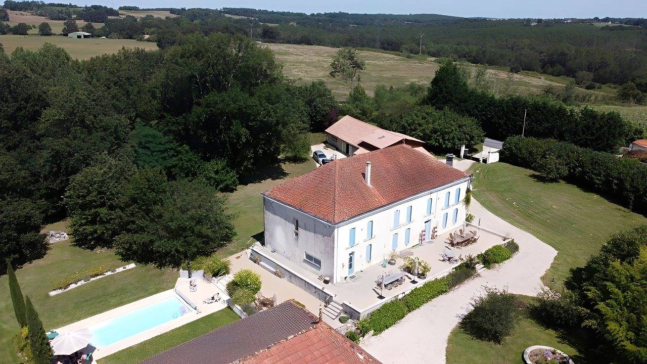 Chambres d'hôtes du Domaine de la Valade - Chambre 'Traction Avant' in Bors (canton de Charente-Sud), Charente