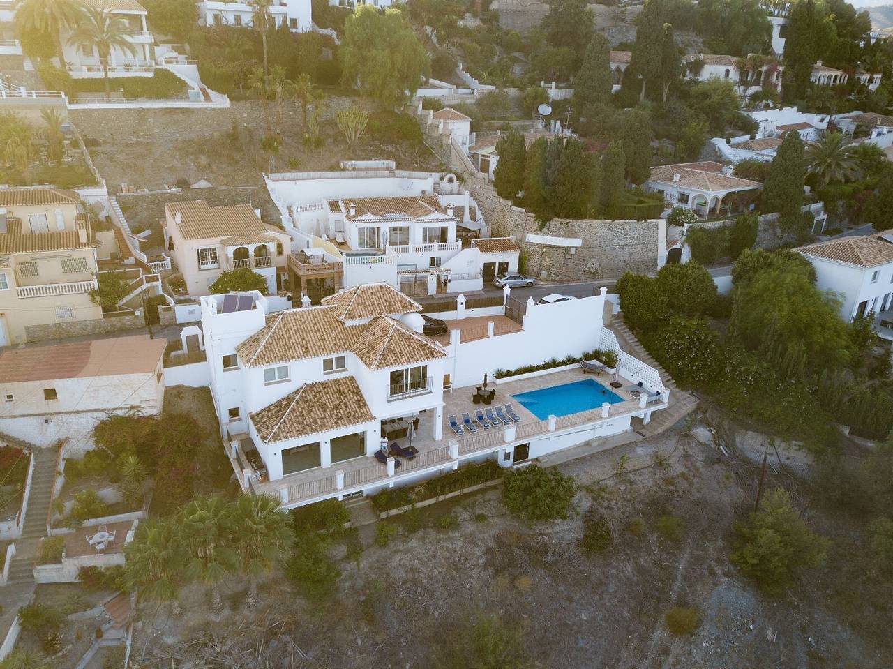 Villa 'Romantica' with Sea View, Wi-Fi and Air Conditioning in Los Pinos (Almunecar), Almuñecar