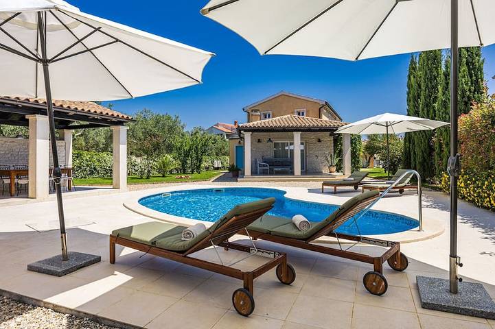 Villa für 9 Personen, mit Balkon und Sauna sowie Whirlpool und Garten in Fazana