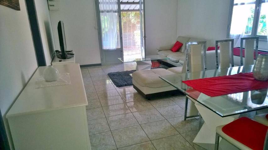 Location de vacances pour 4 personnes, avec vue et jardin dans Sainte-Clotilde - 3