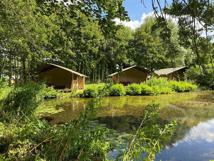 Camping voor 4 personen, with uitzicht and tuin as well as uitzicht op het meer in IJsselmeer