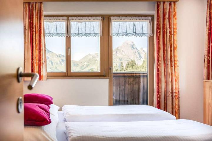 Hütte für 7 Personen, mit Whirlpool und Garten sowie Balkon in Schröcken - 2