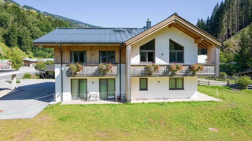 Chalet voor 11 personen, met balkon en sauna in Saalbach