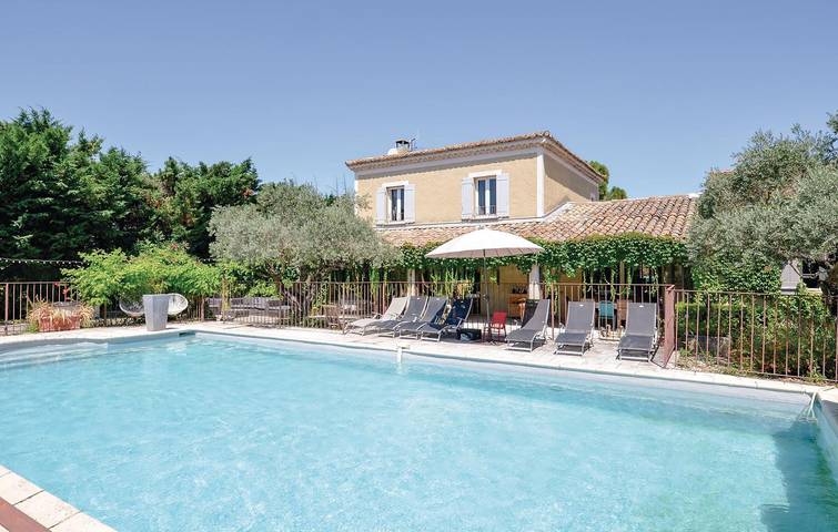 350sqft Apartment w/ Pool, AC, Parkplatz & WiFi in Cavaillon, Regionaler Naturpark Luberon