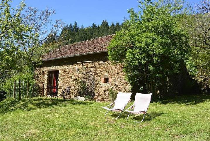Location de vacances pour 4 personnes, avec piscine ainsi que vue et jardin, animaux acceptés à Cassaniouze - 2