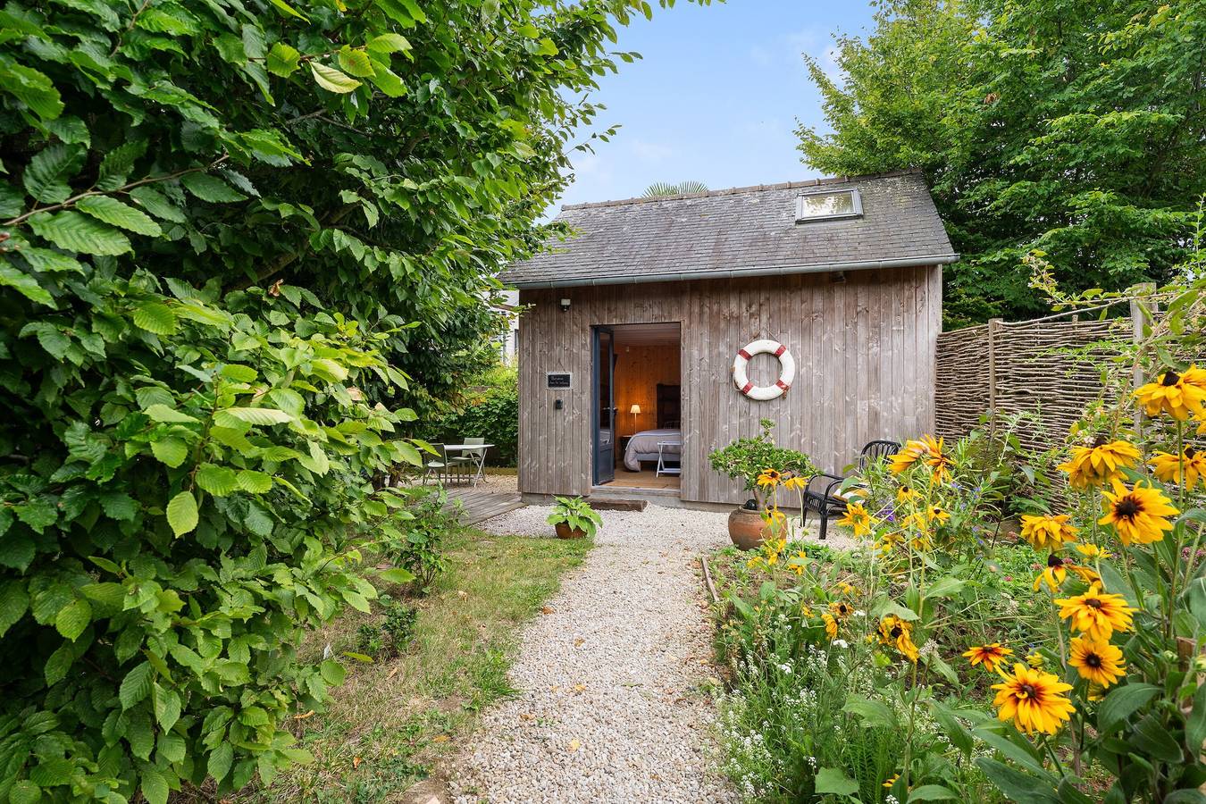 Vacation Rental for 2 Guests in Pleudihen-sur-Rance, Dinan region