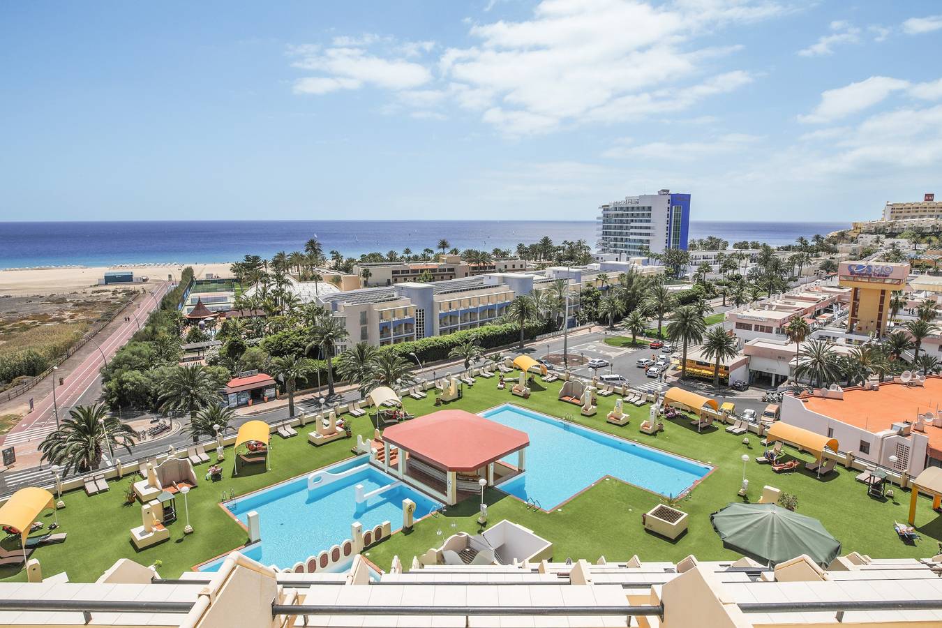 Apartamento entero, Apartamento junto a la playa con piscina, terraza, balcón, vistas y Wi-Fi in Solana Matorral, Pájara