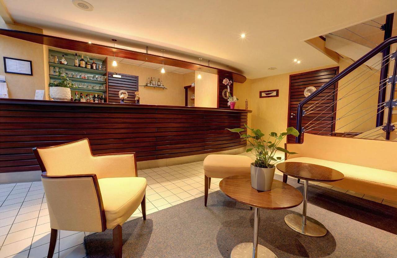 Hôtel Restaurant l'Hirondelle in Plage de Malo-les-Bains, Dunkerque