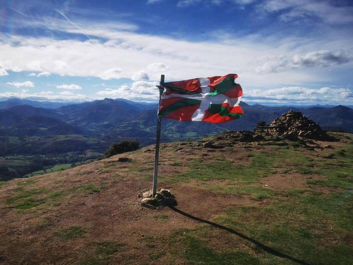 Gîte pour 4 personnes, avec jardin et vue à Bardos - 2