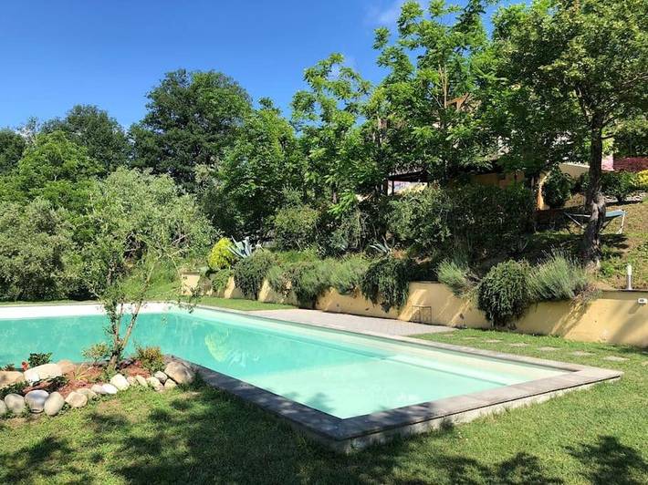 Appartamento per 2 persone, con Balcone e Terrazza nonché Giardino e Piscina a Aulla