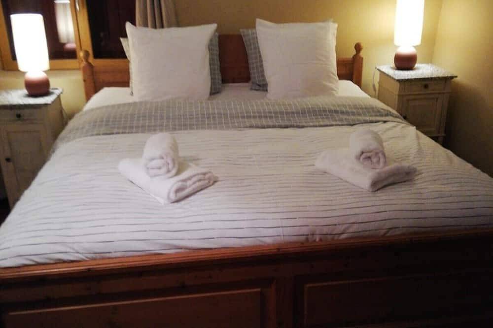 Spacious villa with swimmingpool in the Gers in Pouydraguin, Gers