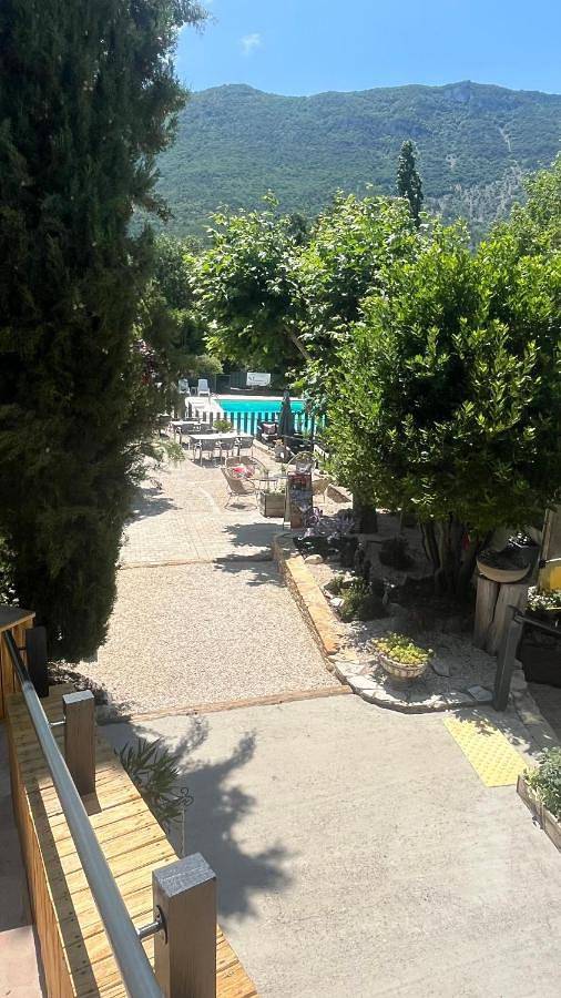 Camping pour 6 personnes, avec jardin ainsi que vue et piscine dans Drôme provençale - 3