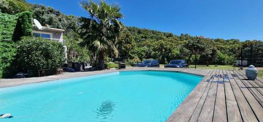 Villa pour 6 personnes, avec vue ainsi que jardin et piscine dans Le Lavandou