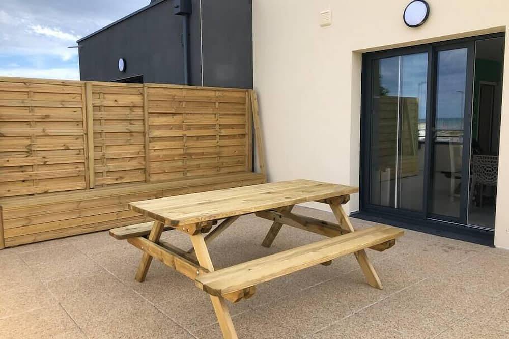 Entire apartment, Babord, apartment with terrace and sea view, parking in Saint-Côme-de-Fresné, Bayeux region