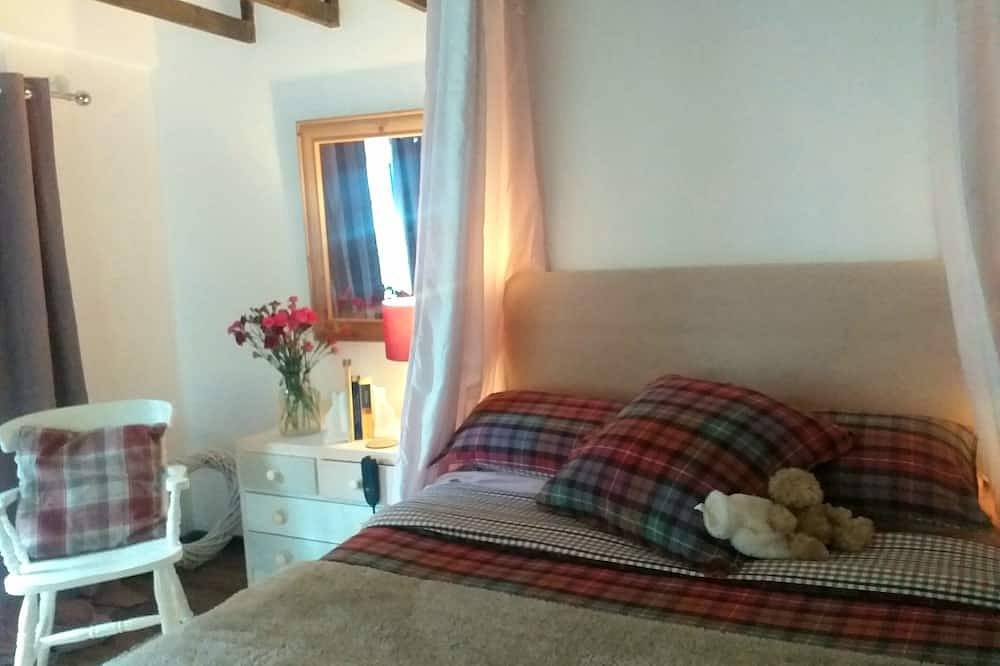 House - Sleeps 2, pet friendly & free parking in Kingston-upon-Hull, Yorkshire and the Humber