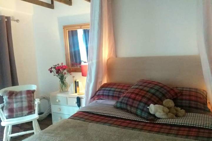 House - Sleeps 2, pet friendly & free parking in Kingston-upon-Hull, Yorkshire and the Humber