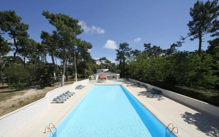 Parque de vacaciones para 2 personas, con piscina y jardín - 1
