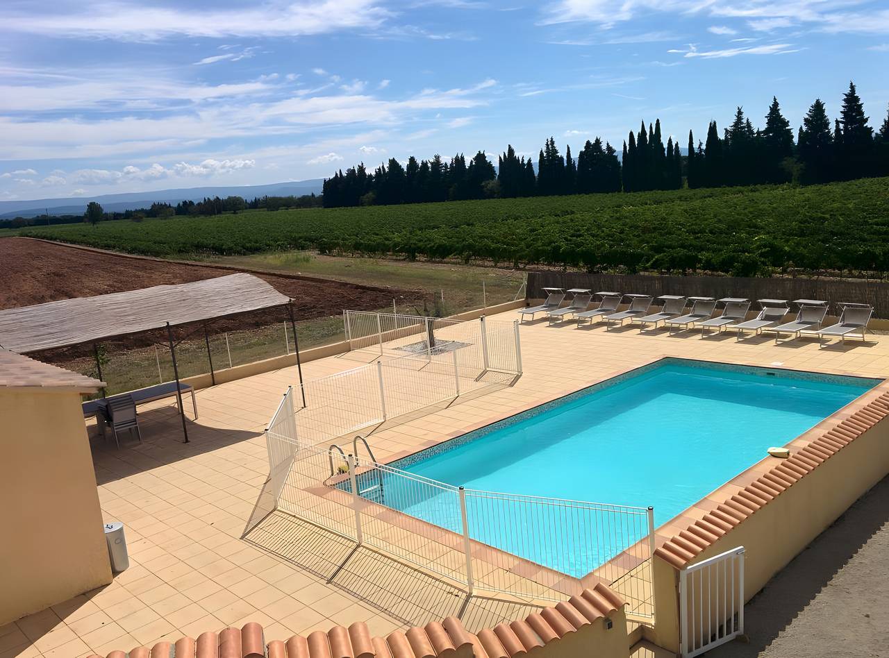Château Mazane - Mas au coeur des vignes, piscine et vue Montagne in Sarrians, Vaucluse