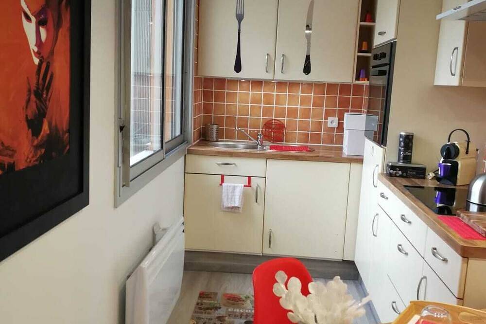 Appartement entier, Pretty Studio 20 mins from Geneva in Annemasse, Région de Saint-Julien-en-Genevois