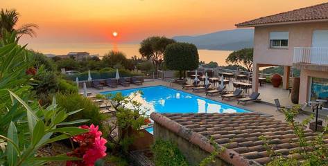 Cottage pour 2 personnes, avec jardin et piscine ainsi que vue et bassin pour enfant à Viggianello