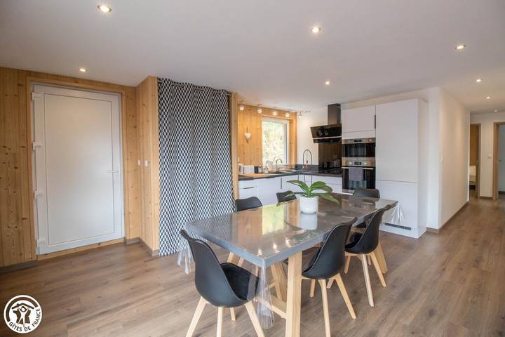 Gîte pour 4 personnes, avec terrasse à Chambon-sur-Lac - 4