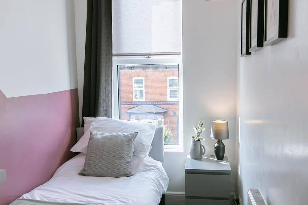 Entire apartment, Central Apt Sleeps 6 | Parking | Smart Tv | Garden in Exeter, Devon