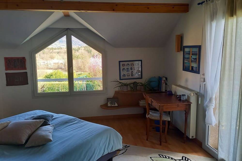 Villa with swimming pool, south-facing enclosed garden and beautiful mountain view in Annecy-le-Vieux, Annecy (commune)