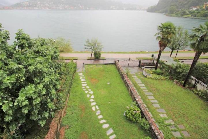Ferienwohnung für 5 Personen, mit Balkon/Terrasse und Terrasse sowie Garten in Lavena Ponte Tresa