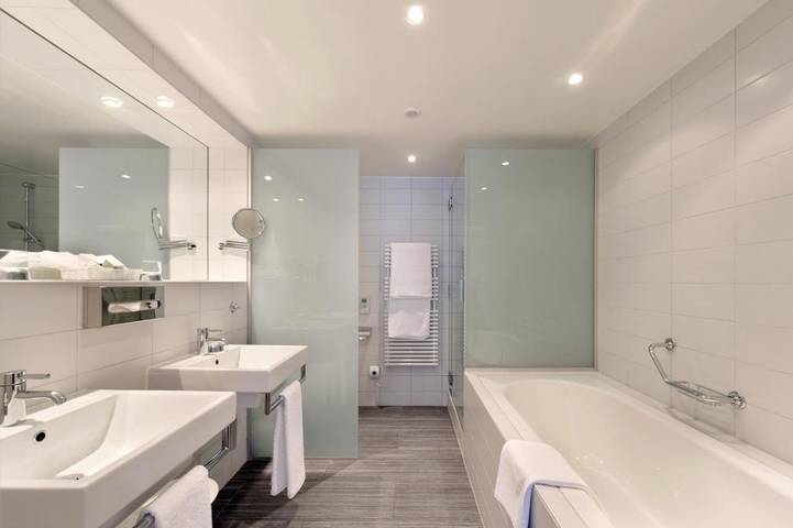 Hôtel pour 2 personnes, avec Balcon et Jacuzzi ainsi que Terrasse et Sauna à Vevey - 4