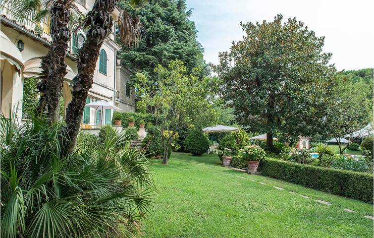 Appartement confortable avec piscine, terrasse et Wi-Fi à Grottaferrata. in Grottaferrata, Parco Regionale dei Castelli Romani